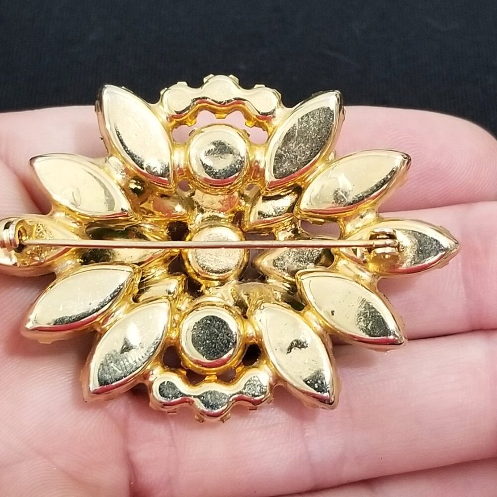 Vintage Green Glass Rhinestone Layered Brooch Gold Tone Navette Chaton - Picture 3 of 6